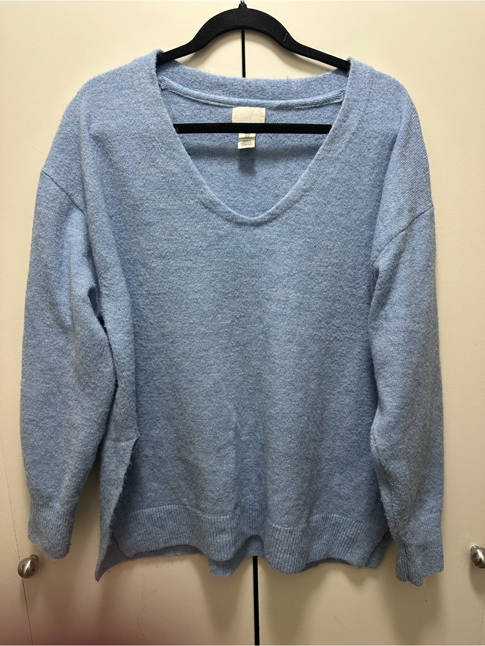 H&M Light Blue Oversized V-Neck Knit Sweater - Size M (With Wool)